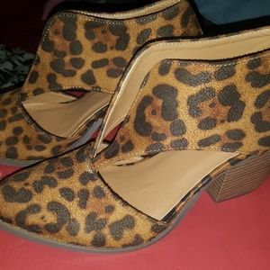 Leopard cutout booties